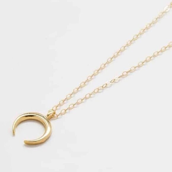 Admiral Row Crescent Moon Pendant Chain Necklace Gold Tone 18 Inches - Picture 1 of 6